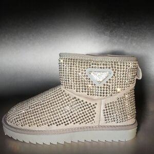 👋JUST IN!! Studded Gray Ankle Boots